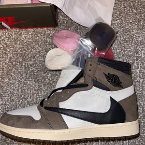 Jordan Retro 1 Travis Scott size men’s 12